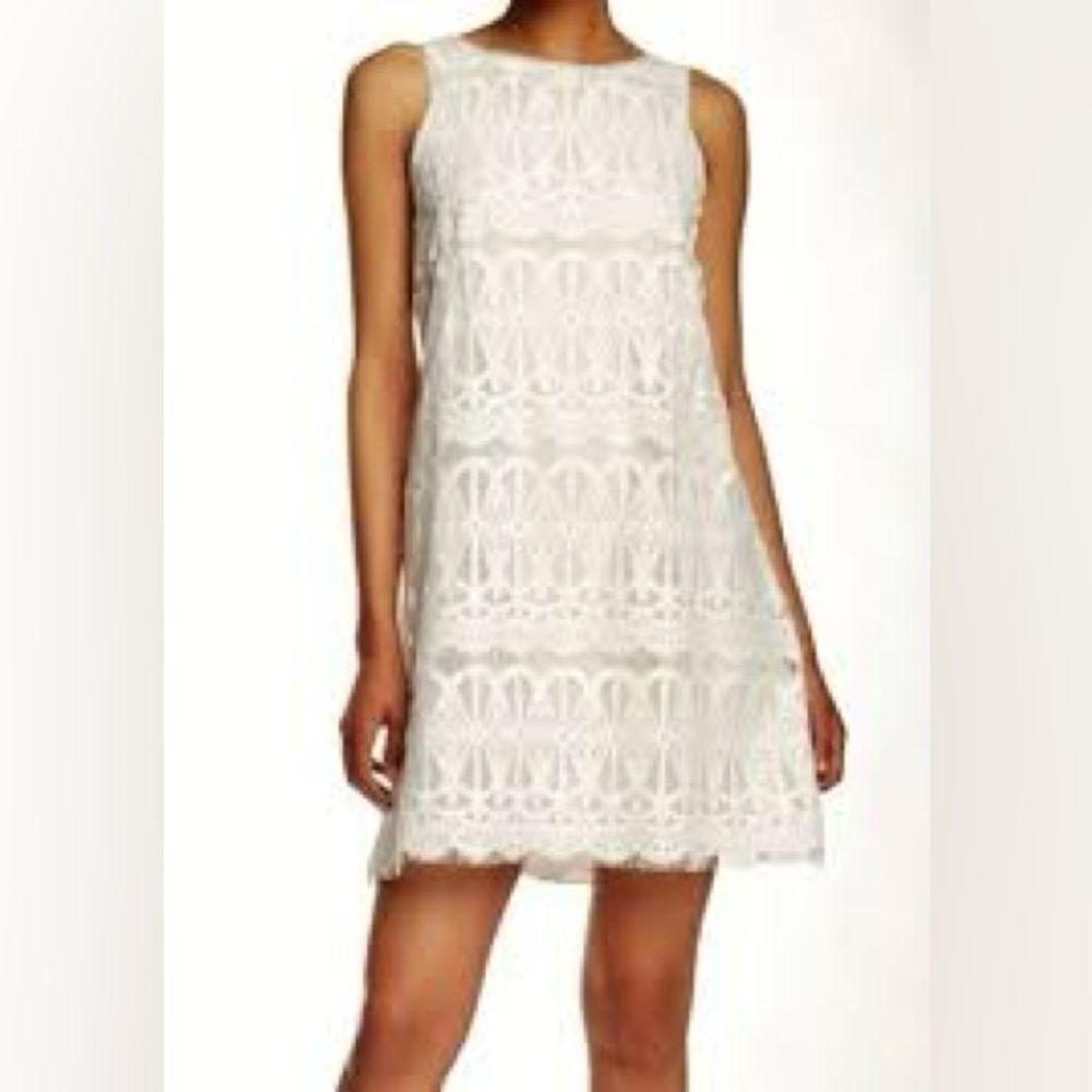 SHARAGANO 12 Lacy Keyhole Back White Lined Dress
